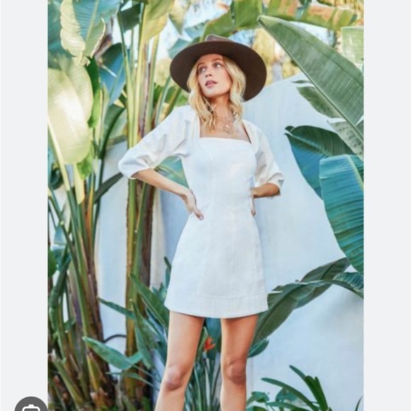 Astr Dresses & Skirts - Astr Rabia puff sleeve dress. Small. White.